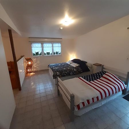 Le Cezembre Gite La Taniere Moidrey Exteriör bild