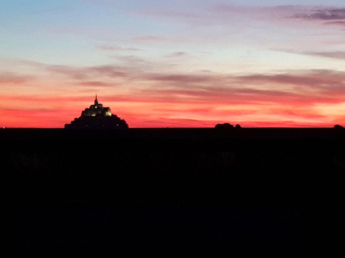Le Cezembre Gite La Taniere Moidrey Exteriör bild